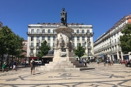 כיכר לואיש דה קמואש - Praça Luís de Camões