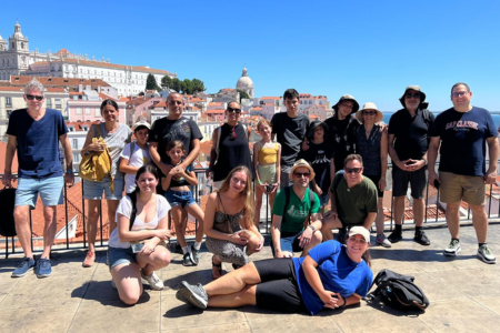 קבוצה בסיור group on a tour